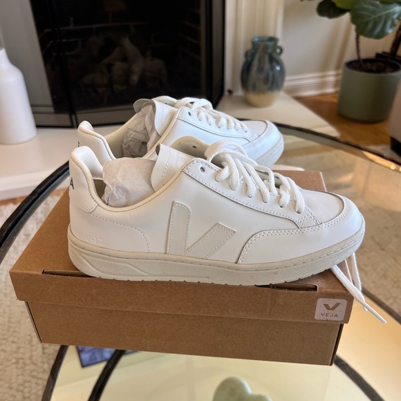 Veja White Leather Sneakers - Picture 6 of 11
